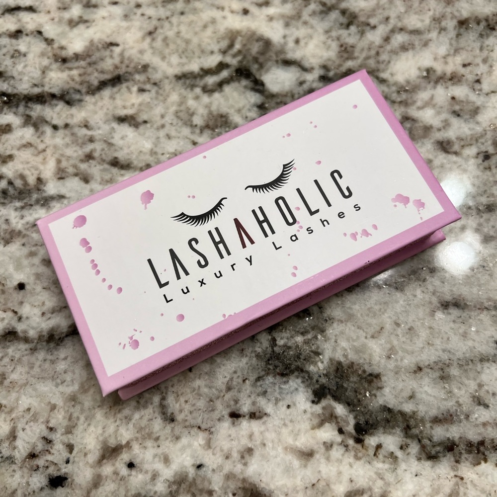 Lashaholic falsies in style “They’re Real, I Swear”